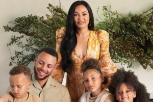 开云体育下载-库嫂谈老公成名后的烦恼：都说我长得不好看 粉丝们有时很刻薄